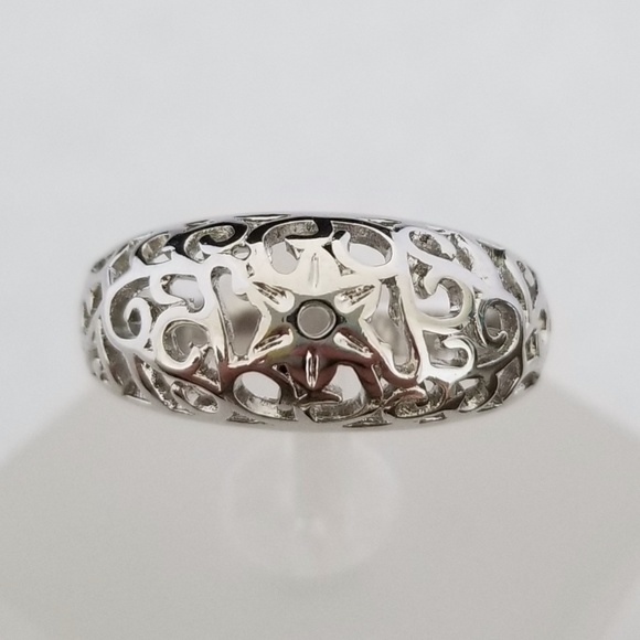HOST PICK!!! 🎉 Scroll Design 18k White Gold Band - Picture 2 of 8